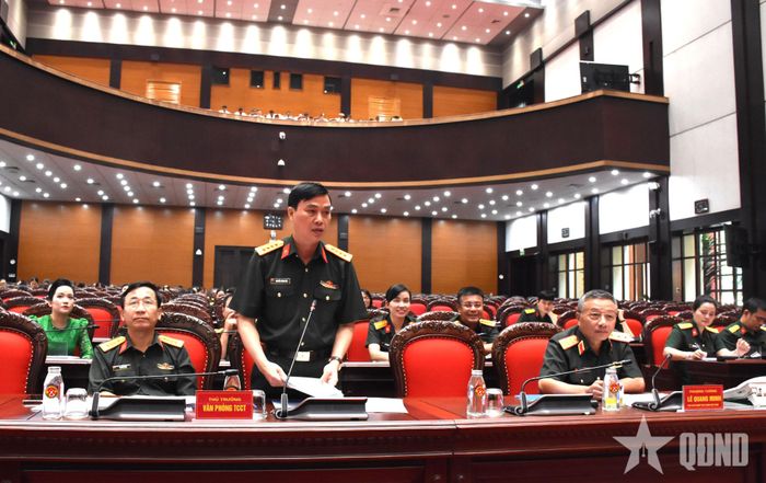  Đại biểu chỉ huy Văn phòng Tổng cục Chính trị phát biểu ý kiến tại buổi tổng duyệt.