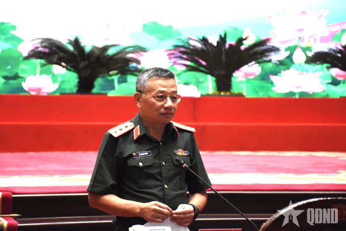 Thượng tướng Lê Quang Minh phát biểu chỉ đạo tại buổi tổng duyệt.