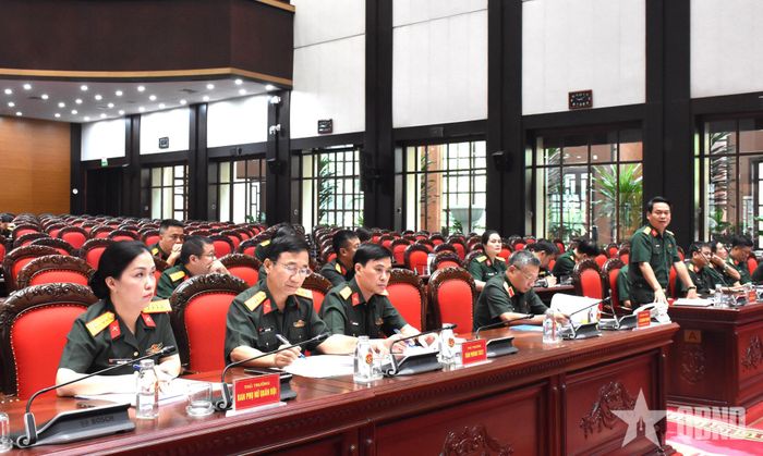Đại biểu chỉ huy Cục Tuyên huấn phát biểu ý kiến tại buổi tổng duyệt.