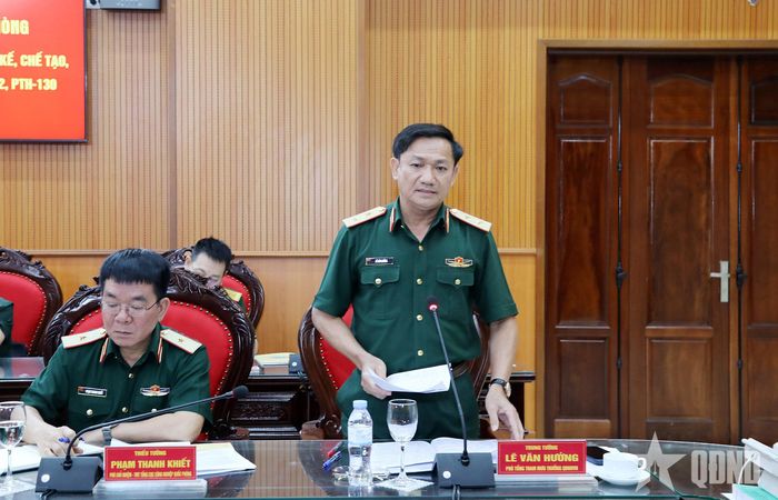 Trung tướng Lê Văn Hướng phát biểu tại hội nghị.