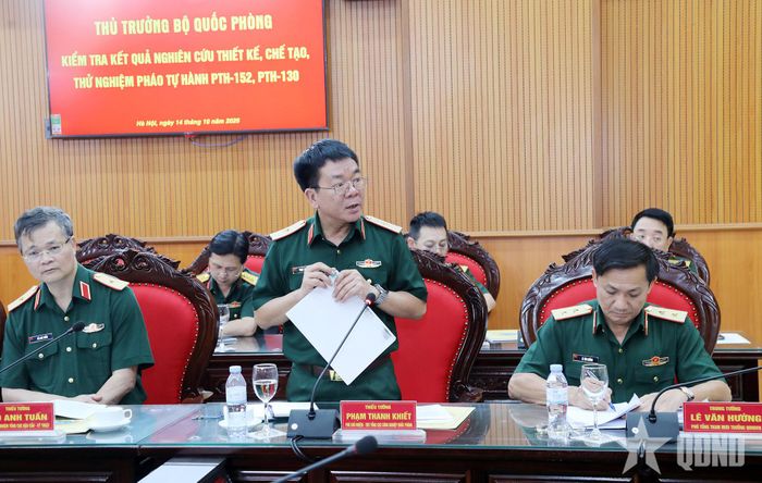 Các đại biểu đóng góp ý kiến tại hội nghị.