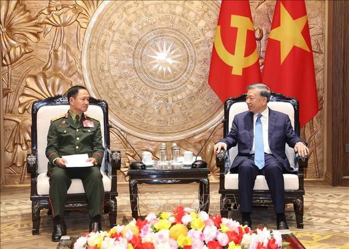 Tổng Bí thư, Chủ tịch nước Tô Lâm tiếp Phó thủ tướng, Bộ trưởng Bộ Quốc phòng Lào. Ảnh: TTXVN 