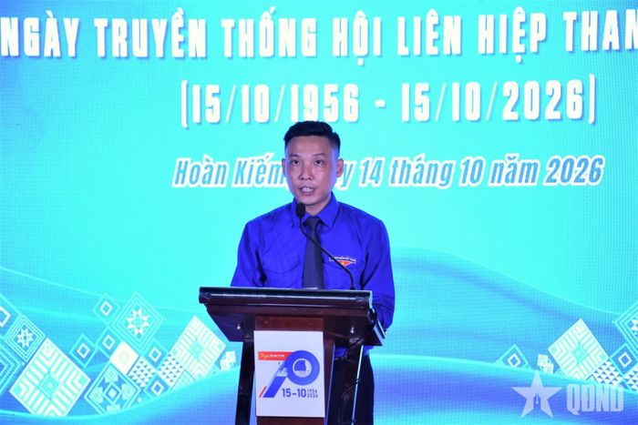 Đồng chí Đặng Thanh Tú phát biểu ôn lại truyền thống tại buổi lễ. 