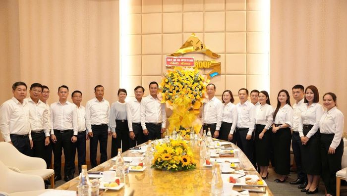 Bí thư Thành ủy thăm, chúc mừng Công ty CP Tập đoàn Mặt Trời (Sun Group) vùng miền Trung.