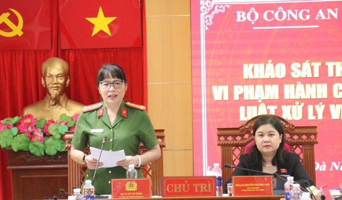 Đại tá Võ Thị Trinh- Phó Giám đốc Công an TP thông tin khái quát những kết quả đạt được của Công an TP về tình hình thi hành Luật Xử lý vi phạm hành chính trong thời gian qua