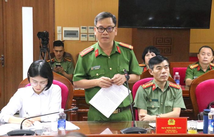 Đại diện Công an phường phát biểu tại buổi làm việc