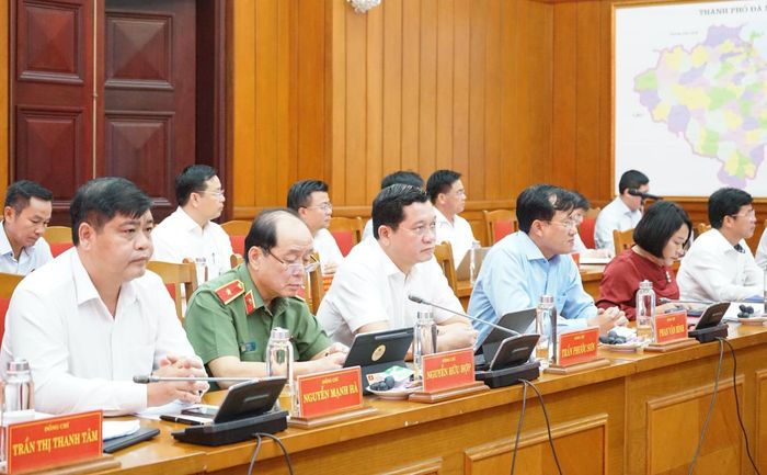 Các đại biểu tham dự buổi làm việc