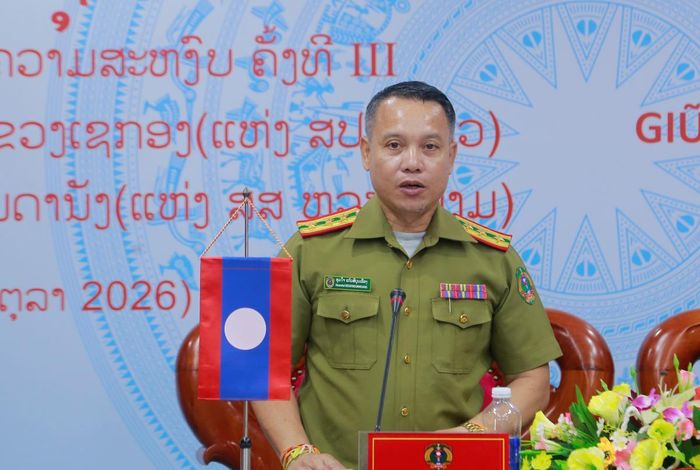 Đại tá Houm Chay Kẹo Sỉ Bun Hương phát biểu tại hội nghị