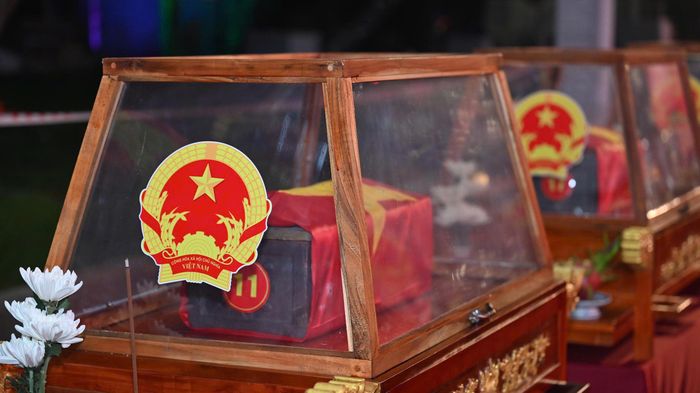 Thành kính tưởng nhớ, tri ân các liệt sĩ đã hy sinh vì độc lập, tự do của Tổ quốc. Ảnh: MẠNH THẮNG