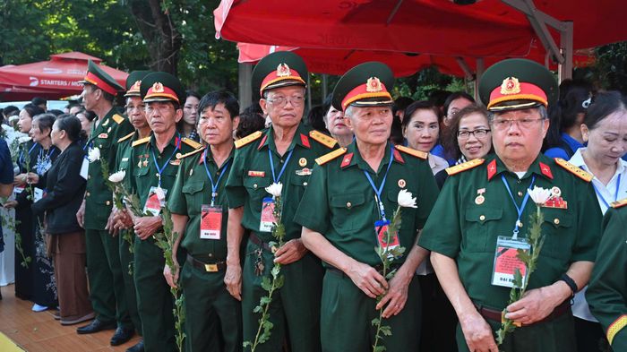  Các đại biểu có mặt từ sớm tại Công viên Lê Thị Riêng để dự lễ. Ảnh: MẠNH THẮNG 