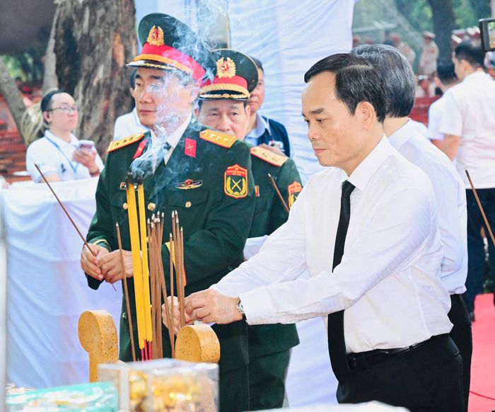  Bí thư Thành ủy TPHCM Trần Lưu Quang dâng hương 