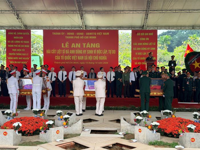 Lãnh đạo, nguyên lãnh đạo Đảng, Nhà nước; lãnh đạo TPHCM tham dự Lễ an táng. Ảnh: HOÀNG HÙNG