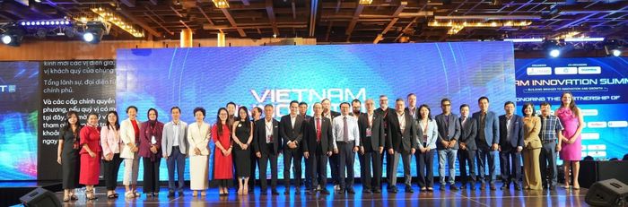 Các đại biểu, chuyên gia và đại diện doanh nghiệp trong nước, quốc tế tham dự VIS 2026. Ảnh: MINH XUÂN