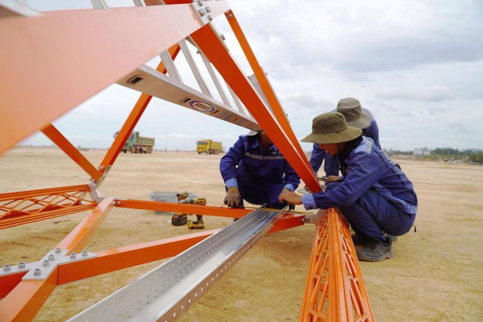  Nhân sự tăng tốc thực hiện các công đoạn hoàn thiện đường cất, hạ cánh số 2 