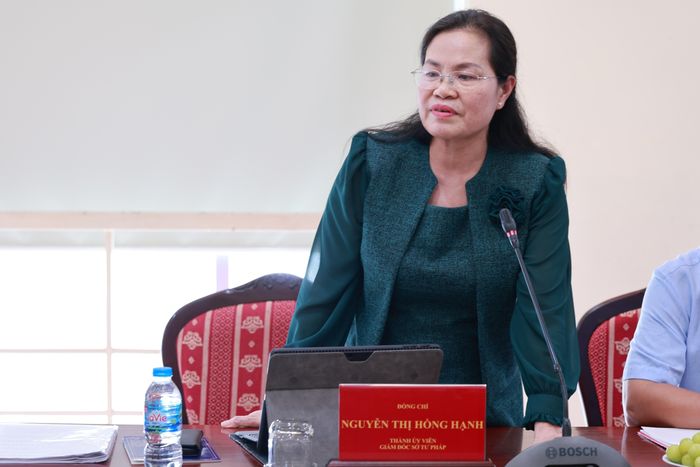 Bà Nguyễn Thị Hồng Hạnh, Giám đốc Sở Tư pháp TPHCM phát biểu tại buổi làm việc
