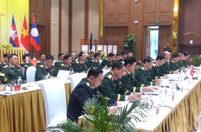  Đoàn đại biểu cấp cao Bộ Quốc phòng Việt Nam tham dự cuộc gặp. Ảnh: TRẦN BÌNH 