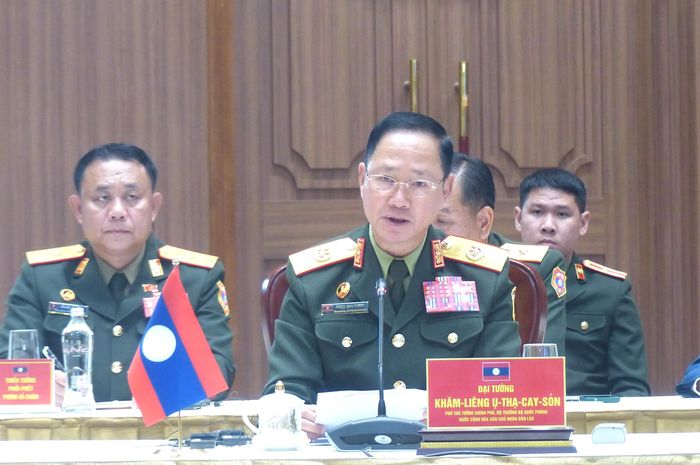  Đại tướng Khamliang Outhakaysone phát biểu tại cuộc gặp. Ảnh: TRẦN BÌNH 