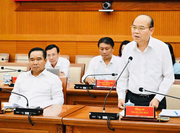  Phó Chủ tịch UBND TPHCM Trần Văn Bảy phát biểu. Ảnh: VIỆT DŨNG 