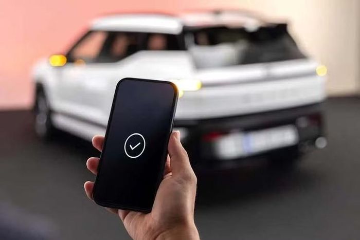 Tuy nhiên, thay đổi lớn nhất là lần đầu tiên Bayon có phiên bản hybrid thực thụ. Theo thông tin hiện có, hệ truyền động hybrid của xe sẽ bao gồm máy xăng 4 xi-lanh, dung tích 1.6L, tạo ra công suất tối đa 136 mã lực, đi kèm hộp số tự động ly hợp kép 6 cấp.