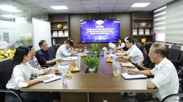 Quang cảnh buổi làm việc