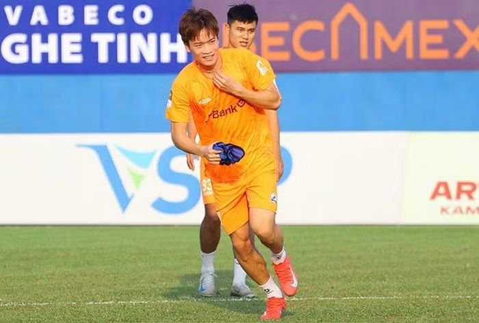 Nếu duy trì tiến độ hồi phục và phong độ hiện tại, Hoàng Đức hoàn toàn có cơ hội góp mặt trong đợt tập trung của đội tuyển Việt Nam vào tháng 11.