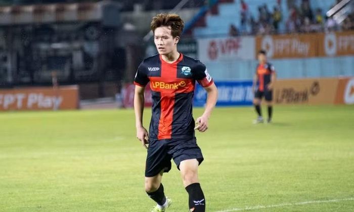 Ở trận hòa 1-1 giữa Ninh Bình FC và Thép Xanh Nam Định hôm 10/10, Hoàng Đức được HLV Chu Đình Nghiêm tung vào sân ngay đầu hiệp hai, thay Nguyễn Ngọc Mỹ. Ảnh: Ninh Bình FC.