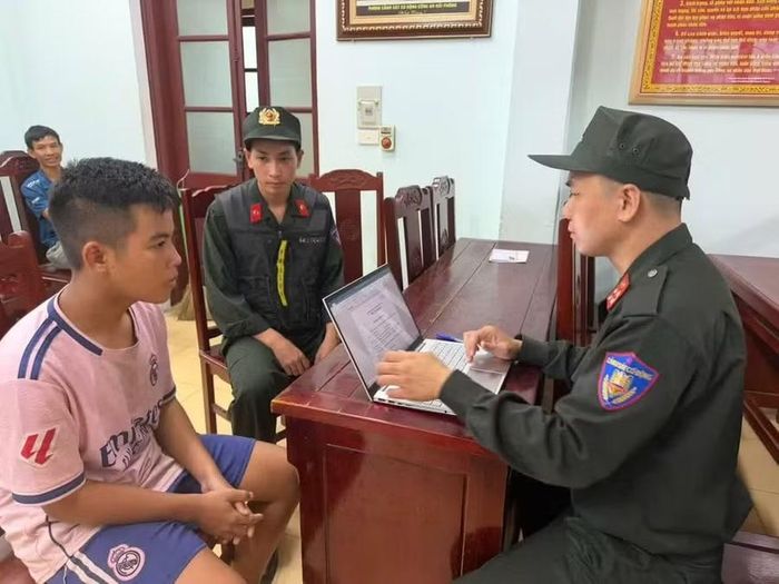 Hành vi tụ tập thành nhóm, sử dụng hung khí, đuổi đánh nhau hoặc gây náo loạn nơi công cộng có thể bị xem xét xử lý hình sự.