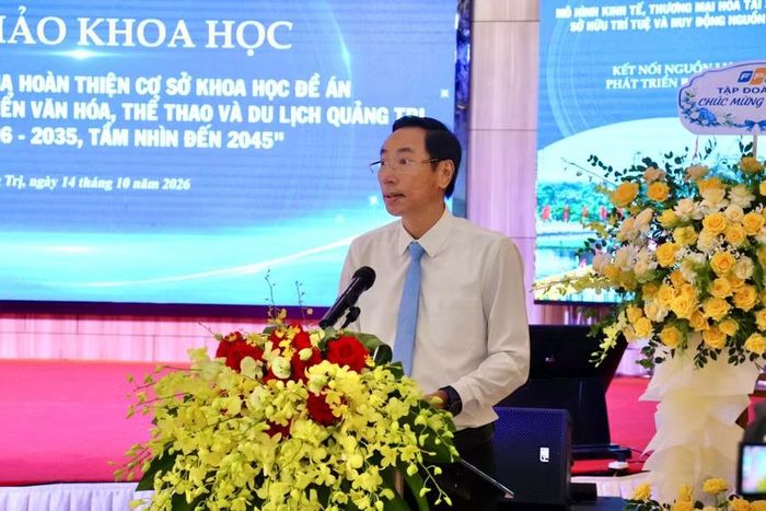 Ông Lê Minh Tuấn, Giám đốc Sở Văn hoá, Thể thao và Du lịch trình bày đề dẫn hội thảo.