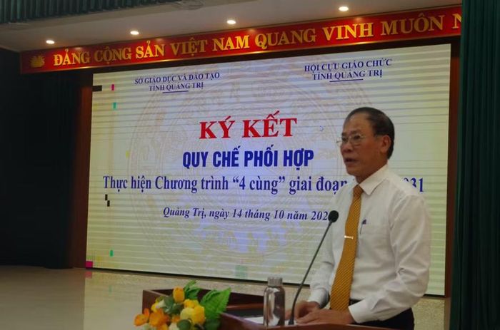 Đại diện Hội cựu giáo chức phát biểu tại hội nghị.