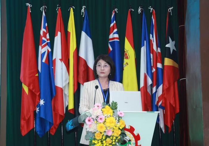 Bà Lê Thị Thùy Dương phát biểu tại hội thảo.