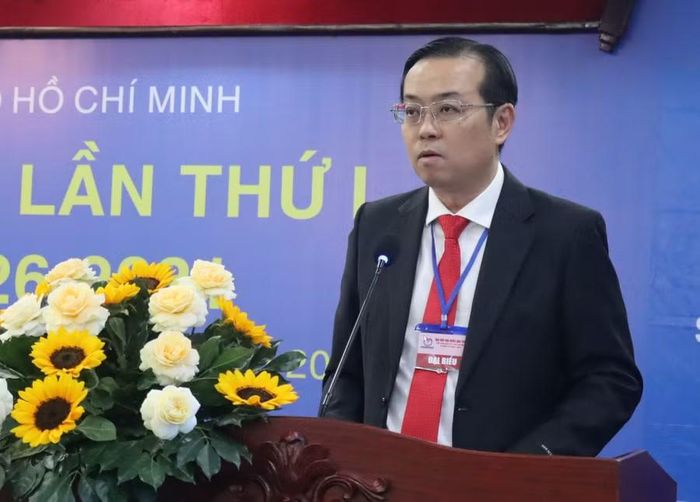 Ông Lê Văn Minh báo cáo tại đại hội.