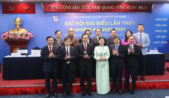 Ban Chấp hành Hội Nhà báo TPHCM nhiệm kỳ 2026-2031 ra mắt đại hội.