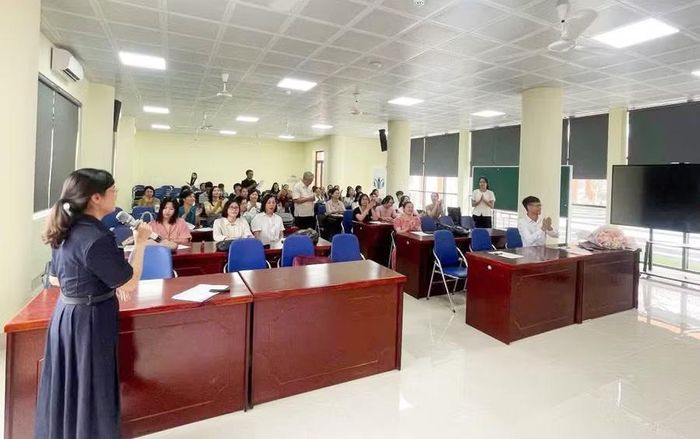 Việc trang bị kỹ năng số và khả năng sử dụng tiếng Anh ngày càng trở nên quan trọng. Ảnh: NTCC.