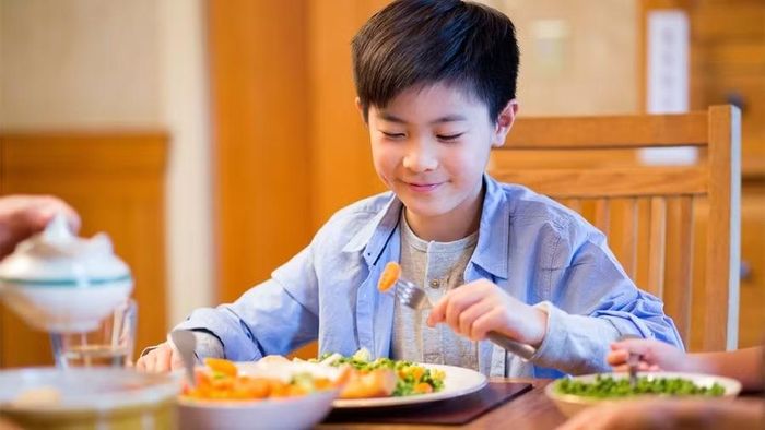 Chế độ dinh dưỡng có ảnh hưởng đến tốc độ tăng chiều cao của trẻ. Ảnh minh họa: INT.