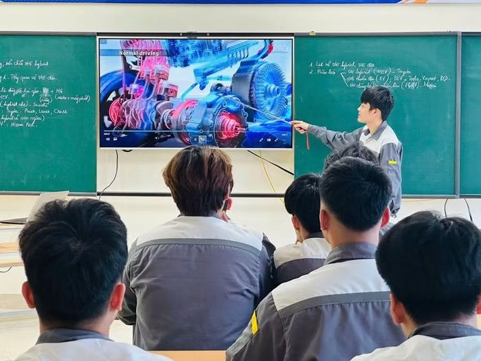 Một tiết học tại Trường Cao đẳng Việt - Hàn Quảng Ninh.