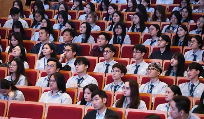 Chương trình Đối thoại Bộ trưởng với Thanh niên Ngoại giao 2026, chủ đề “Thanh niên Ngoại giao: Bản lĩnh chính trị, Kỷ cương hành động, Tiên phong sáng tạo”. (Ảnh: Thành Long)