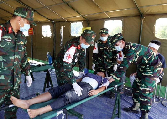Triển khai bệnh viện dã chiến trong Diễn tập.