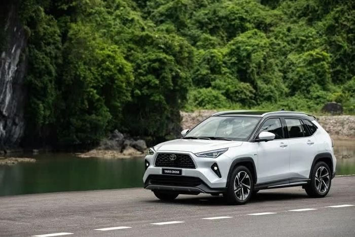 Top 10 xe ô tô động cơ đốt trong bán chạy nhất tháng 9/2026: Toyota Yaris Cross bất ngờ lập đỉnh.
