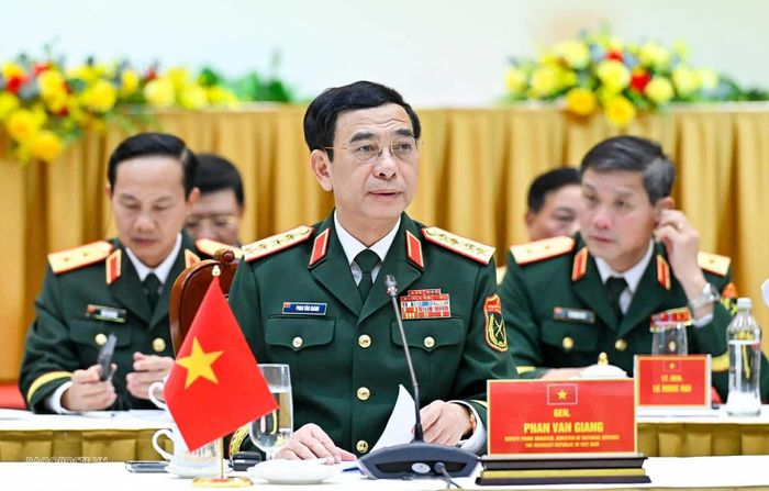 Đại tướng Phan Văn Giang bày tỏ vui mừng khi tình cảm đoàn kết Việt Nam – Lào – Campuchia ngày càng gắn bó, bền chặt. (Ảnh: Nguyễn Hồng)