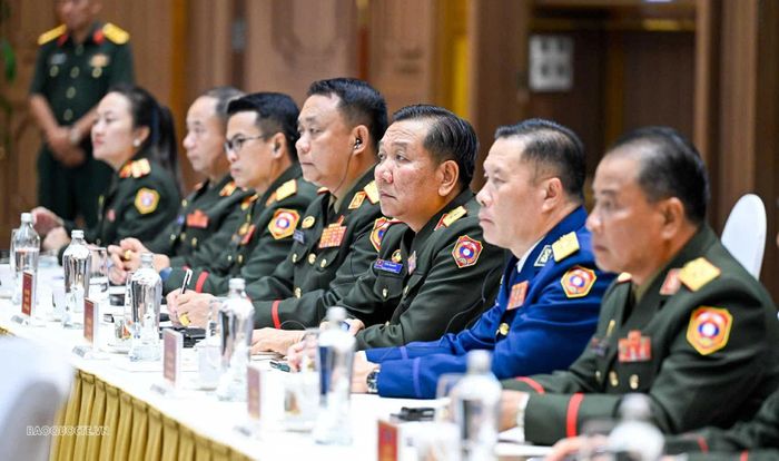 Đoàn đại biểu quốc phòng Lào. (Ảnh: Nguyễn Hồng)