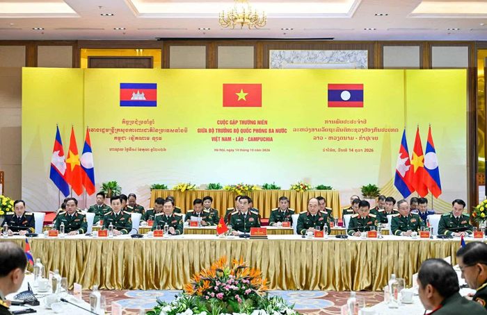 Đoàn đại biểu Quốc phòng Việt Nam tại cuộc gặp. (Ảnh: Nguyễn Hồng)