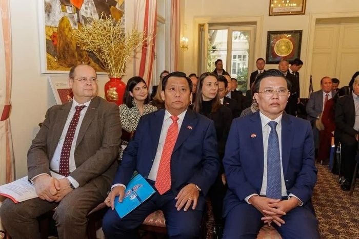 Phó Bí thư Tỉnh ủy Tây Ninh Nguyễn Thanh Hải và Phó Chủ tịch UBND tỉnh Tây Ninh Huỳnh Văn Sơn cùng các đại biểu dự Diễn đàn. (Nguồn: ĐSQ Việt Nam tại Áo)