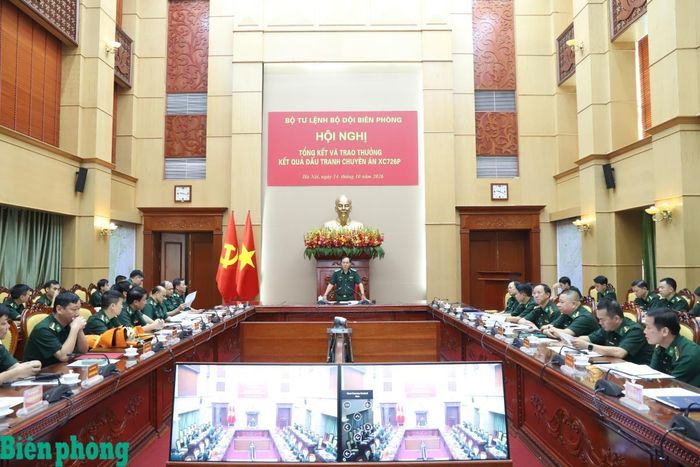 Thiếu tướng Bùi Thế Tuyên, Cục trưởng Cục Trinh sát Bộ đội Biên phòng chủ trì rút kinh nghiệm đấu tranh Chuyên án XC726p. Ảnh: Ngọc Lâm