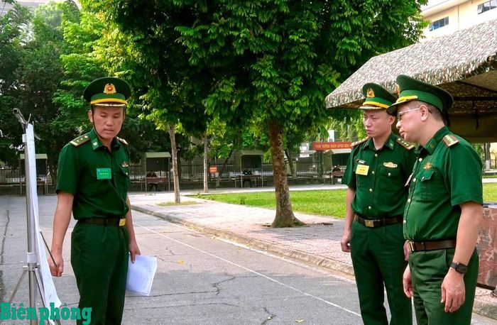Cán bộ dự thi trình bày phương án xử trí tình huống nghiệp vụ. Ảnh: Thành Chung
