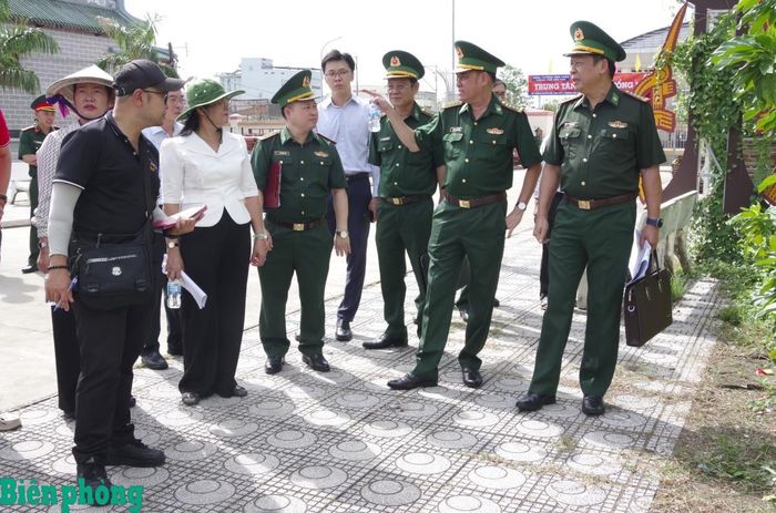 Đoàn công tác khảo sát các vị trí diễn ra các hoạt động tại Chương trình. Ảnh: LK