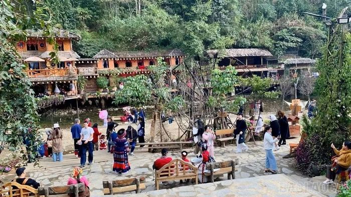 Bản Cát Cát là điểm đến thu hút du khách khi đến Sa Pa. Ảnh: Báo Lào Cai.