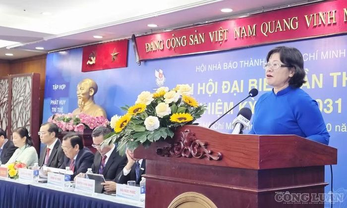 Phó Bí thư Thành ủy TP.HCM Văn Thị Bạch Tuyết tự hào về những đóng góp to lớn của báo chí và đội ngũ những người làm báo Thành phố. Ảnh: Chính Kỳ.