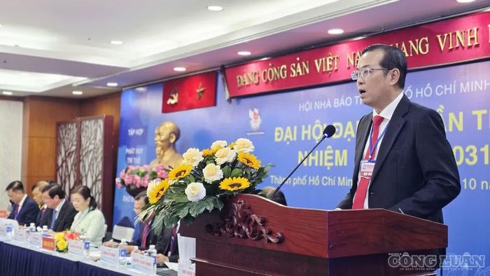 Theo ông Lê Văn Minh, Tổng Giám đốc Cơ quan Báo và Phát thanh, Truyền hình TP.HCM, đây chính là Đại hội đầu tiên của Hội Nhà báo Thành phố sau khi hợp nhất, kiện toàn tổ chức, mở ra giai đoạn phát triển mới của Hội và báo chí TP.HCM. Ảnh: Chính Kỳ.