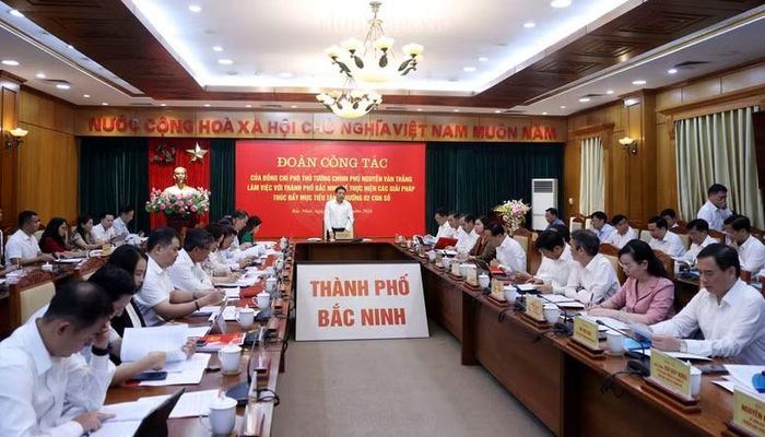 Các đại biểu phát biểu ý kiến - Ảnh: CP
