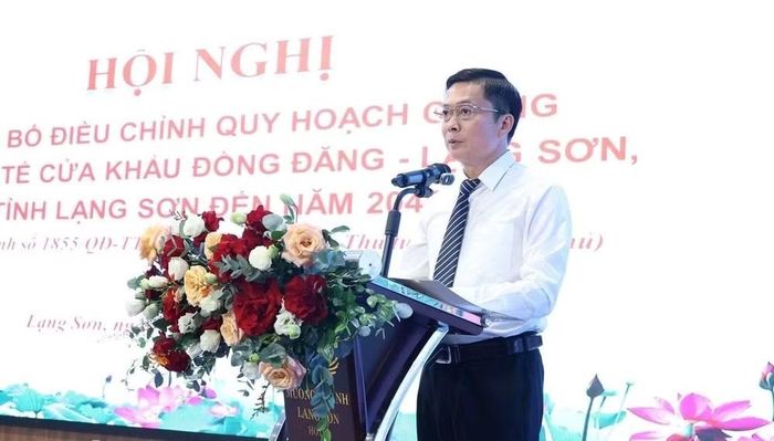 Phó Chủ tịch Thường trực UBND tỉnh Lạng Sơn Đinh Hữu Học phát biểu tại hội nghị. Ảnh: langson.gov.vn